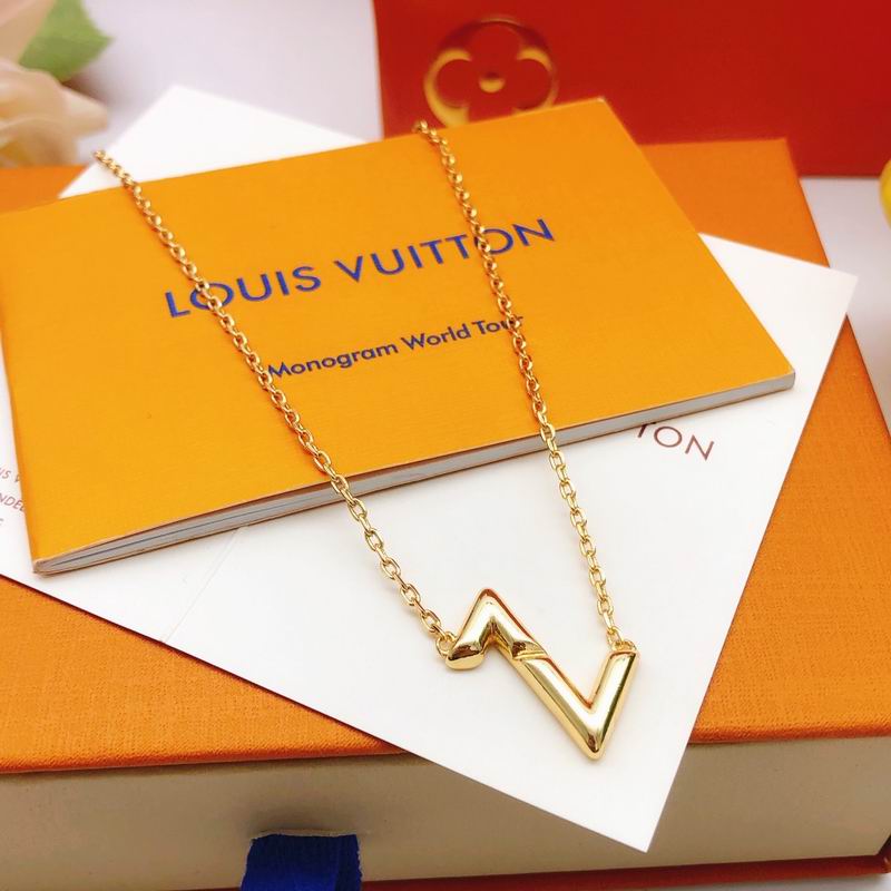 LV Necklace 03lyr582
